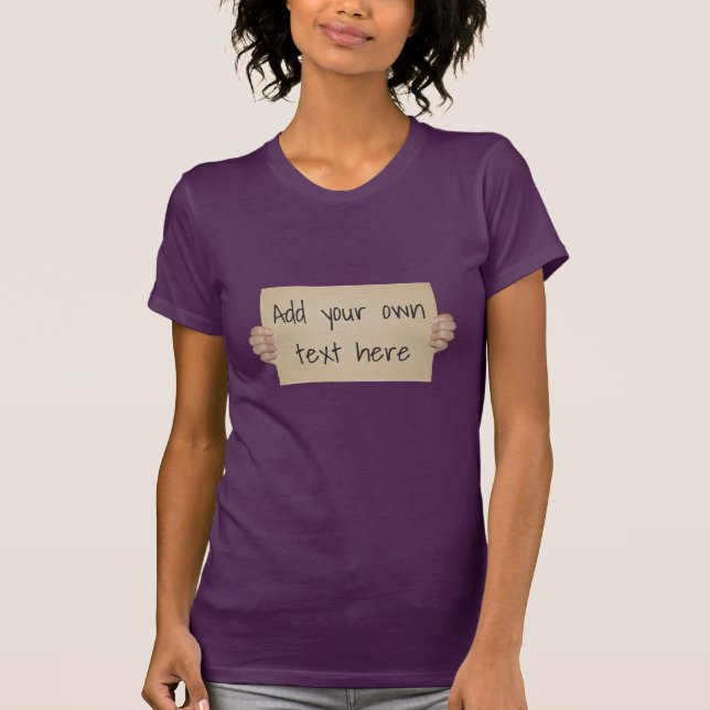 Camiseta Modelo de Letreiro de Protesto de Papelão (Frente)
