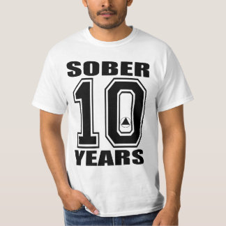 Camiseta Modere 10 anos enegrecem no branco, ORIGEM do