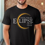 Camiseta Modern Black & Dourado 2024 Texas Total Eclipse So<br><div class="desc">Apresentando nossa camiseta personalizada de Eclipse Solar Total Dourada 2024 do Texas, um na moda e uma peça comemorativa para este raro evento celeste. esta camisa captura a elegância e o entusiasmo do eclipse solar total. Com o ano de 2024 exibido com ousadia, juntamente com a localização do Texas, ele...</div>