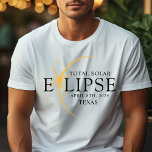 Camiseta Modern Black & Dourado 2024 Texas Total Eclipse So<br><div class="desc">Apresentando nossa camiseta personalizada de Eclipse Solar Total Dourada 2024 do Texas, um na moda e uma peça comemorativa para este raro evento celeste. esta camisa captura a elegância e o entusiasmo do eclipse solar total. Com o ano de 2024 exibido com ousadia, juntamente com a localização do Texas, ele...</div>