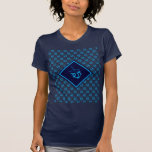Camiseta Modern Blue Hanukkah Dreidel<br><div class="desc">Moderno, na moda Hanukkah, temático de T-SHIRT. Design mostra DREIDELS cianos azuis em um padrão de títulos. No centro está um sonho azul ciano maior. Estão disponíveis leggings coincidentes, então você ainda pode parecer na moda enquanto relaxa na estação festiva. O decoro casual e as ideias de presentes podem ser...</div>