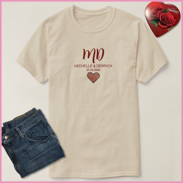 Camiseta Modern Cherry Red Monogram Husband & Wife Name (Criador carregado)