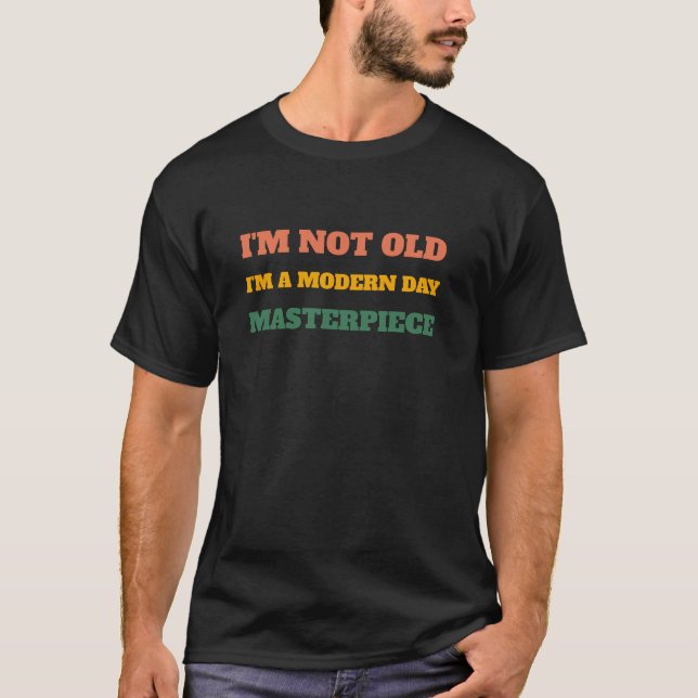 Camiseta Modern Day Masterpiece Retro Typography Tee (Frente)