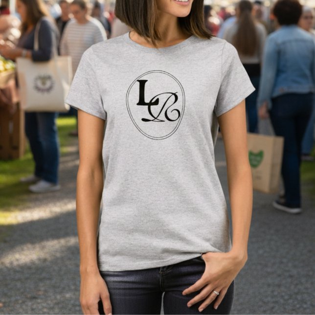 Camiseta Modern Minimalist Monogram Crest (Add a touch of chic charm with this Modern Minimalist Monogram Crest T-Shirt! )