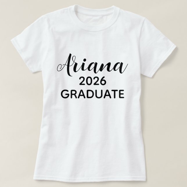 Camiseta Modern Script Black White 2026 Graduate Name (Frente do Design)