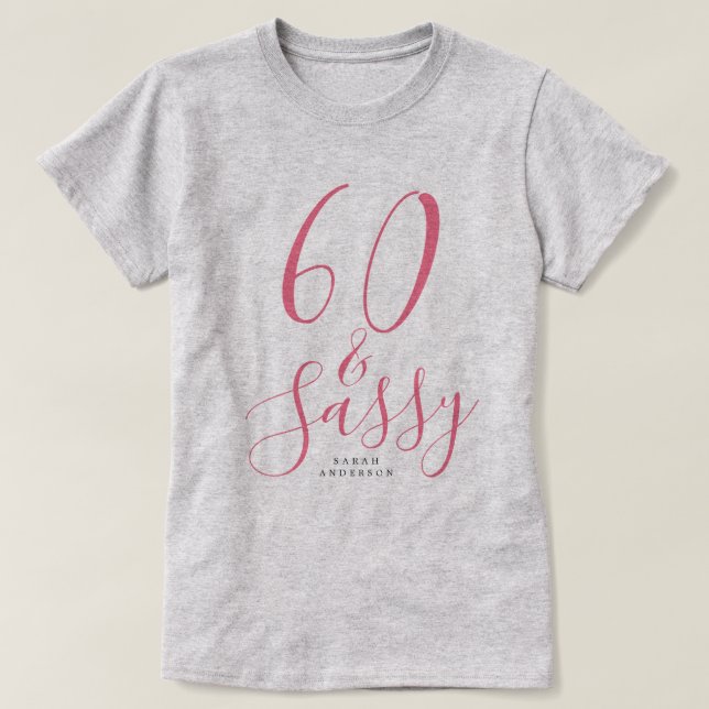 Camiseta Moderno 60 Pink Nome Sassy 60º Presente de Anivers (Frente do Design)