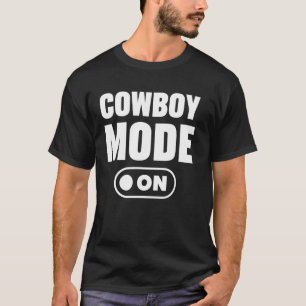 Camiseta Modo Cowboy Ativado Humor de Rodeio de Fazendeiro