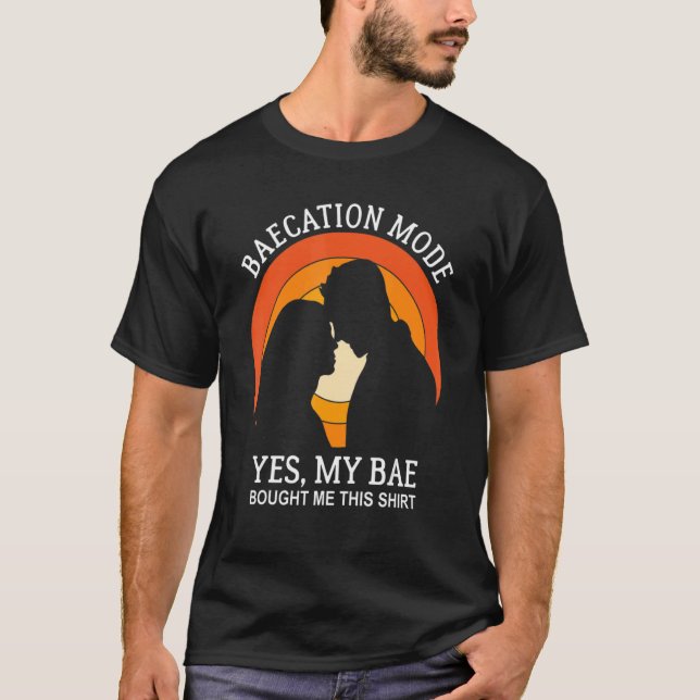 Camiseta Modo De Baecação Sim Minha Bae Me Comprou Isso Bea (Frente)