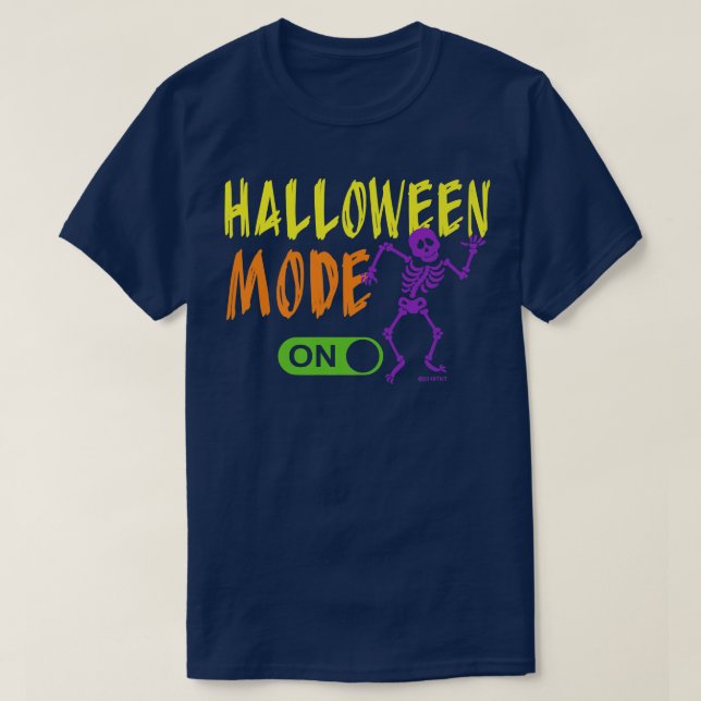Camiseta Modo Halloween No Esqueleto Engraçado  (Frente do Design)