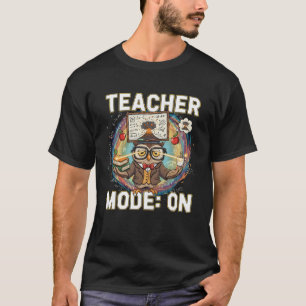 Camiseta Modo Professor: LIGADO – Design de Coruja Engraçad