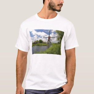 Camiseta Moinho de vento ao longo de um canal a leste de Le