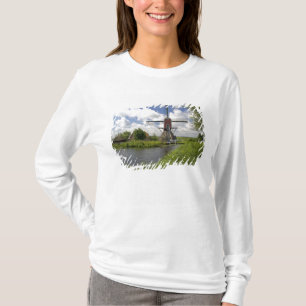 Camiseta Moinho de vento ao longo de um canal a leste de Le