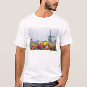 Camiseta Moinhos de vento e tulipas ao longo do canal em