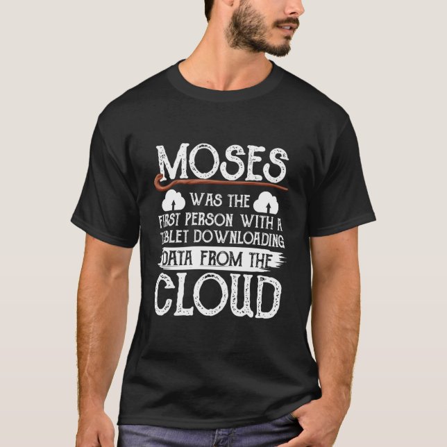 Camiseta Moisés Foi A Primeira Pessoa Com Um Tablet Downloa (Frente)