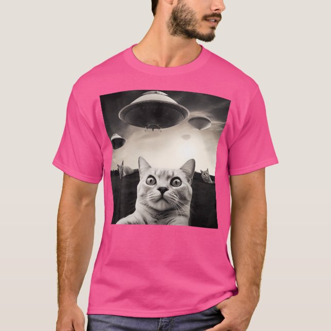 Camiseta Molho Voador Da Alienígena De Invasão Da Cat Memór (Frente)
