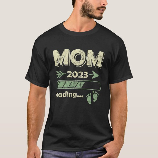 Camiseta Mom 2023 Loading Green Arrow Foot (Frente)