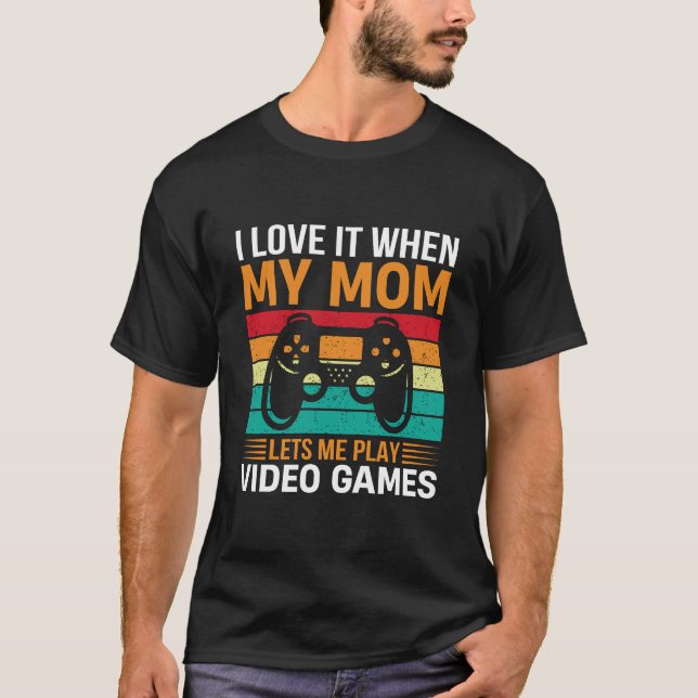 Camiseta Mom Lets Me Play Video Games Fun – Mother's Day (Frente)