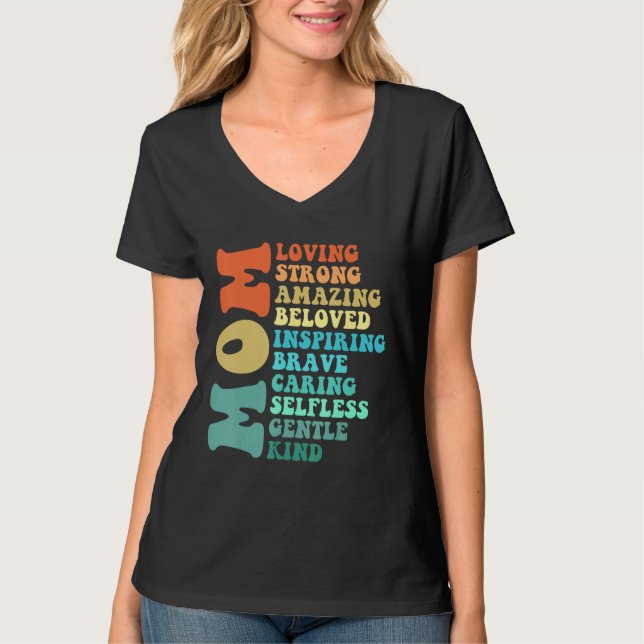 Camiseta Mom Loving Strong Amazing Beloved Inspiring Brave  (Frente)