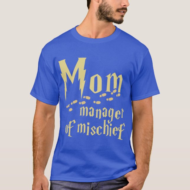Camiseta Mom manager of mischief retro (Frente)