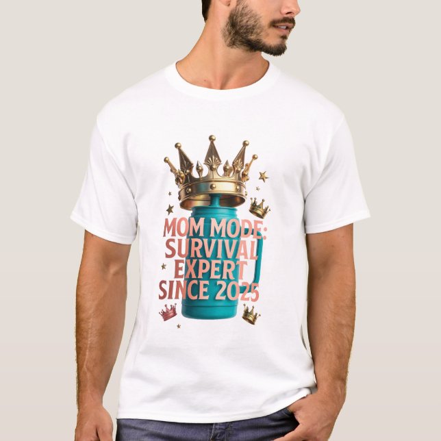 Camiseta Mom Mode Survival Expert Tee | Since 2025 Funny Mo (Frente)