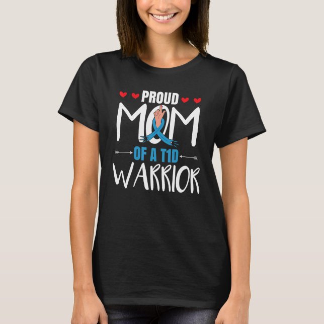 Camiseta Mom Of A T1D Warrior  T1D Mom (Frente)