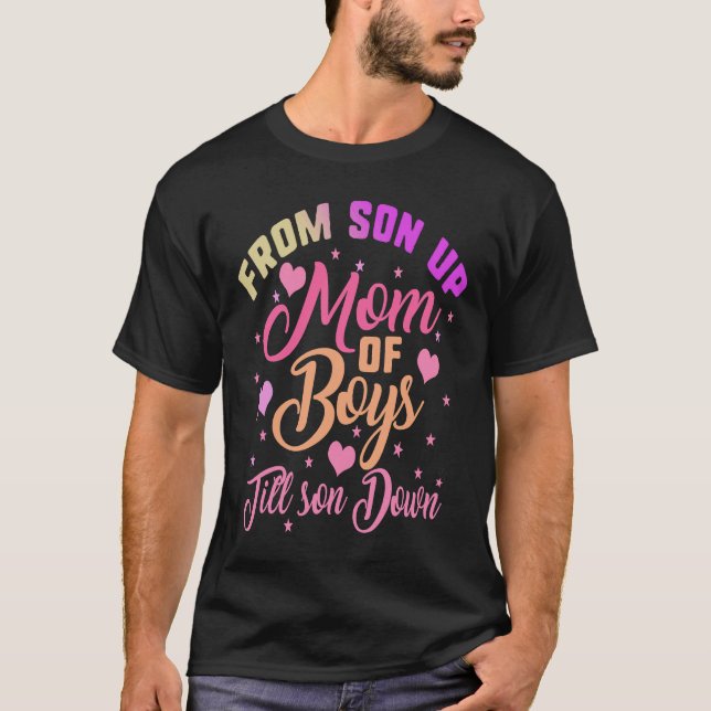 Camiseta Mom of Boys From Son Up Till Down Mothers Day Momm (Frente)