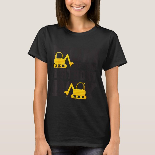 Camiseta Mom Of The Birthday Boy Funny Excavator Truck B-da (Frente)