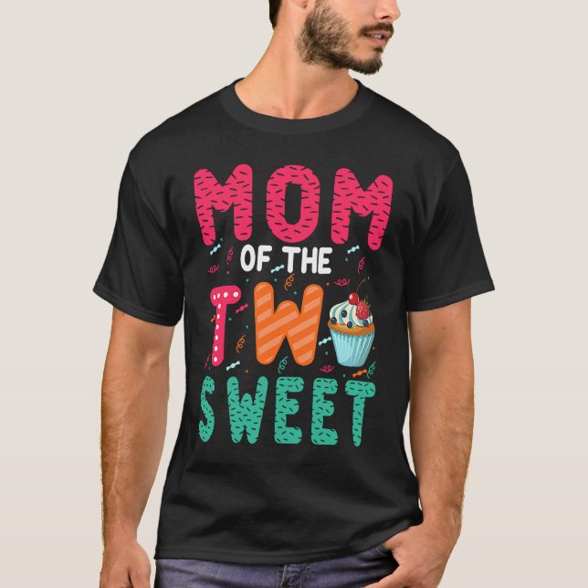 Camiseta Mom Of The Two Sweet Kids Proud Mother Mothers Day (Frente)