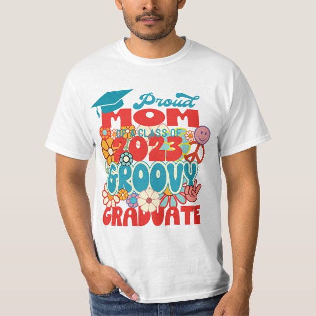 Camiseta MOM orgulhosa de uma classe de Formando 2023 (Frente)