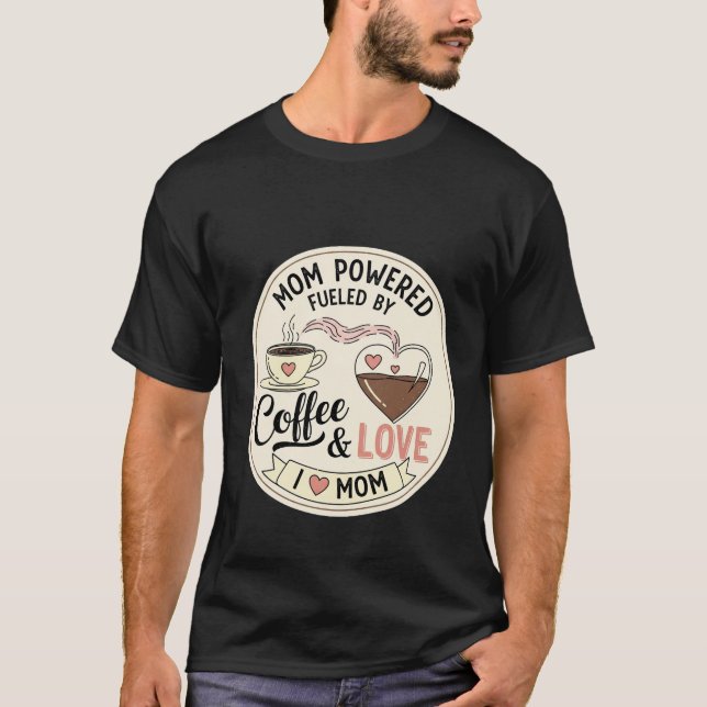 Camiseta Mom Powered Fueled By Coffee and Love Heart (Frente)