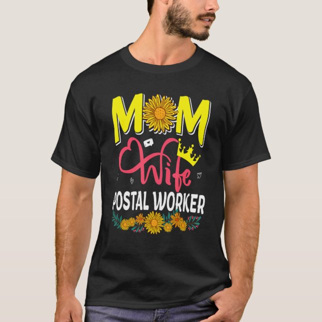 Camiseta Mom Wife Postal Worker Cute Floral Sunflowers Moth (Frente)