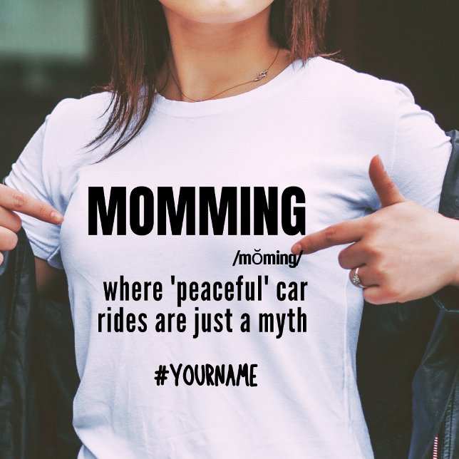 Camiseta Momming Engraçado Slogan Bonito Dia de as mães Pre (Add a name and make mum happy! Why wait?)