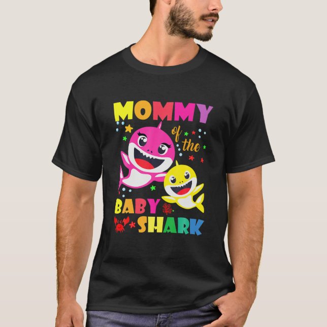 Camiseta Mommy Of The Baby Shark Birthday Mommy Shark (Frente)
