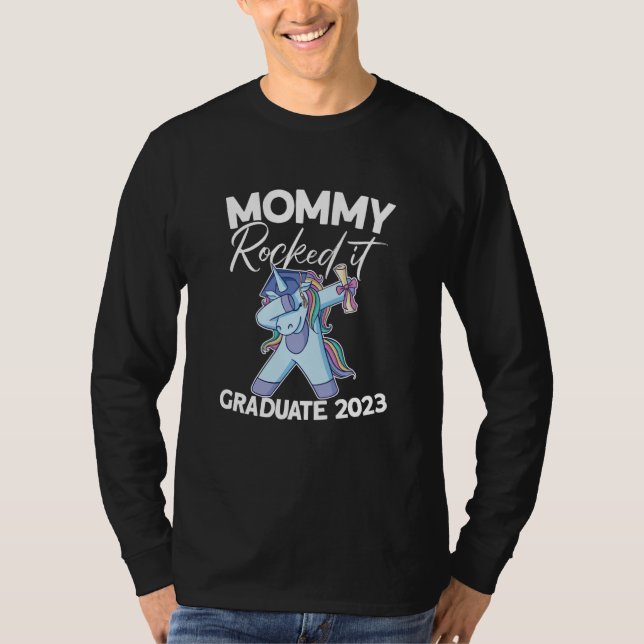 Camiseta Mommy Rocked It Graduation Day 2023 Graduation (Frente)