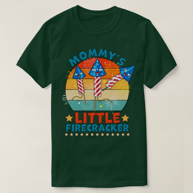Camiseta Mommys Little Firecracker 4 de julho (Frente do Design)