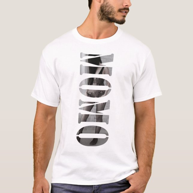 CAMISETA MOMOの中にモモ (Frente)