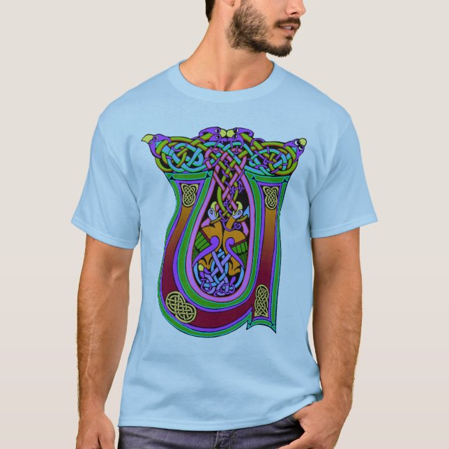 Camiseta Monograma Celta Medieval "U", Art Knox Design (Frente)