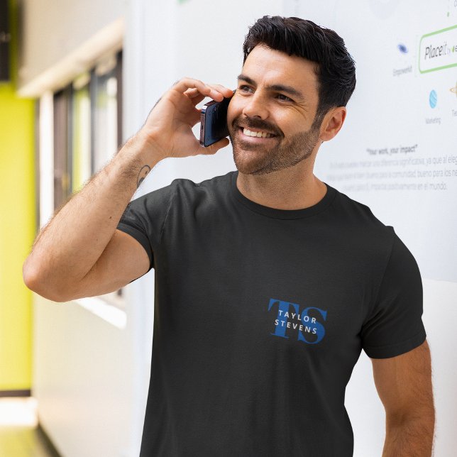 Camiseta Monograma e Nome Moderno Simples (Personalize this shirt with your monogram initials and name.)