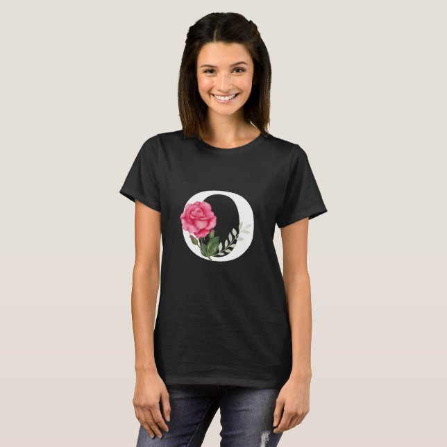 Camiseta Monograma - Letra inicial O em branco com rosa ros (Frente Completa)