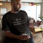 Camiseta Monograma minimalista ou Adicionar logotipo preto<br><div class="desc">Camiseta Minimalista Moderna. Preto e branco ou escolha as cores personalizadas. Perfeito para pequenas empresas, marcas de empresas, trabalhadores independentes, trabalhadores e funcionarios, fornecedores de refeições, padarias, cafés, restaurantes, publicidade aos clientes e muito mais. Fácil de personalizar com suas iniciais de monograma, nome comercial e informações, cargo, slogan ou até...</div>