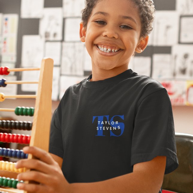 Camiseta Monograma Moderno Simples e ID de Nome (Personalize this ID shirt with name and monogram initials.)