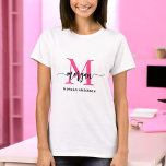 Camiseta Monograma Na moda Moderno Rosa Quente<br><div class="desc">Elevem seu guarda-roupa com nossa camiseta rosa quente moderna Na moda de Monograma! Apresentando uma matiz rosa-quente ousada, esta haste é personalizada com o seu monograma numa fonte moderna e elegante para uma aparência chic e personalizada. Produzido a partir de um tecido suave e de alta qualidade, ele oferece conforto...</div>
