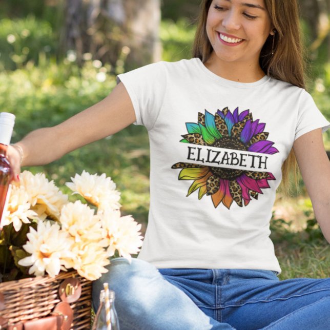 Camiseta Monograma Personalizado de Divisão de Girassol (Rainbow Sunflower Split Monogram Customized T-Shirt
)