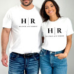 Camiseta Monograma Personalizado Noiva E Noiva<br><div class="desc">Apresentando nosso monograma personalizado noiva e camiseta de noiva, o traje perfeito para os recém-casados mostrarem seu amor e comprometimento em estilo. Esta camisa é enfeitada com um sofisticado e minimalista monograma de casamento, com design preto e branco e as iniciais da noiva e do noivo. A estética geral é...</div>