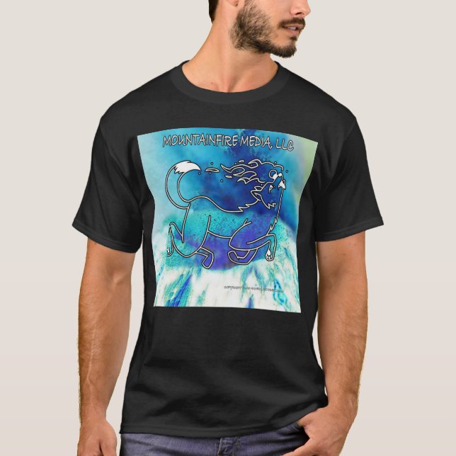 Camiseta Montanha Fogo Coyote Fugindo Sobre O Vulcão Azul (Frente)