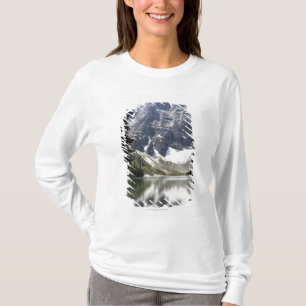 Camiseta Montanha refletindo do lago mountain quadro por