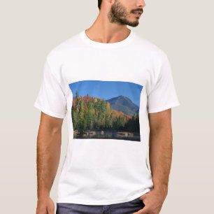 Camiseta Montanha Whiteface sobre Pequeno Pond de Cherrypat