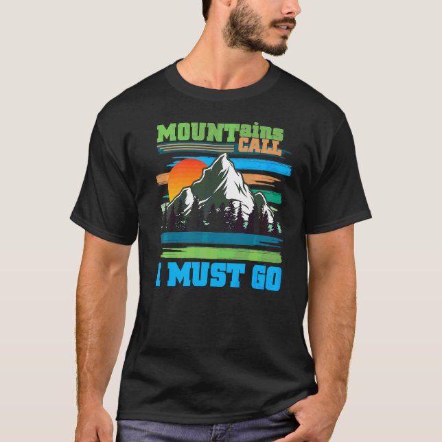 Camiseta Montanhas chamam os amantes da natureza acampando  (Frente)