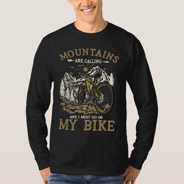 Camiseta Montanhas Estão Chamando & Eu Devo Ir No Meu Acamp (Frente)
