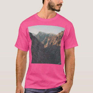 Camiseta Montanhas Foggy Ver Padrão Ativo